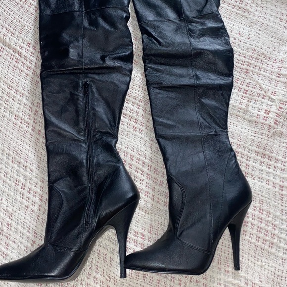 Black thigh high boots - Picture 10 of 10